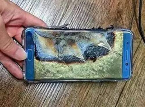 三星手机爆炸把手机都烧变形了