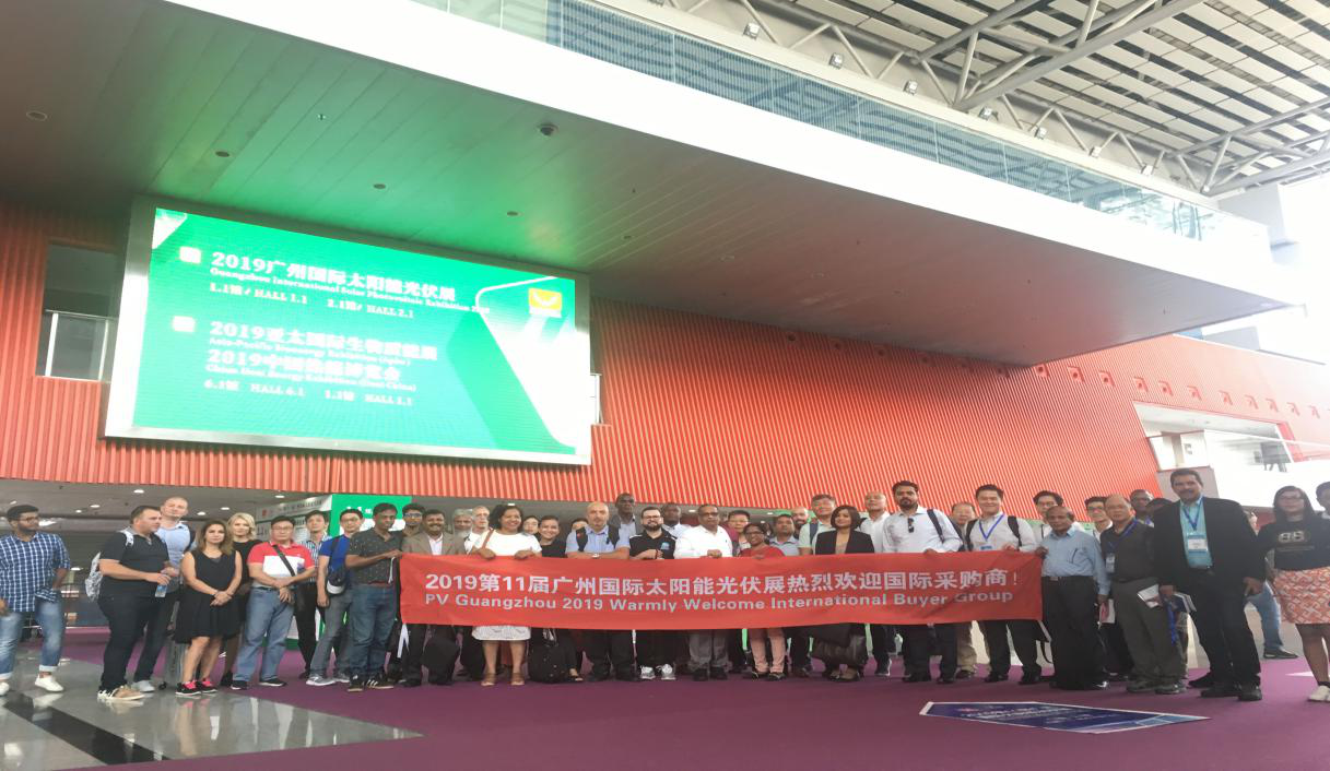 第11届广州国际太阳能光伏展官方人员与国际人士合照